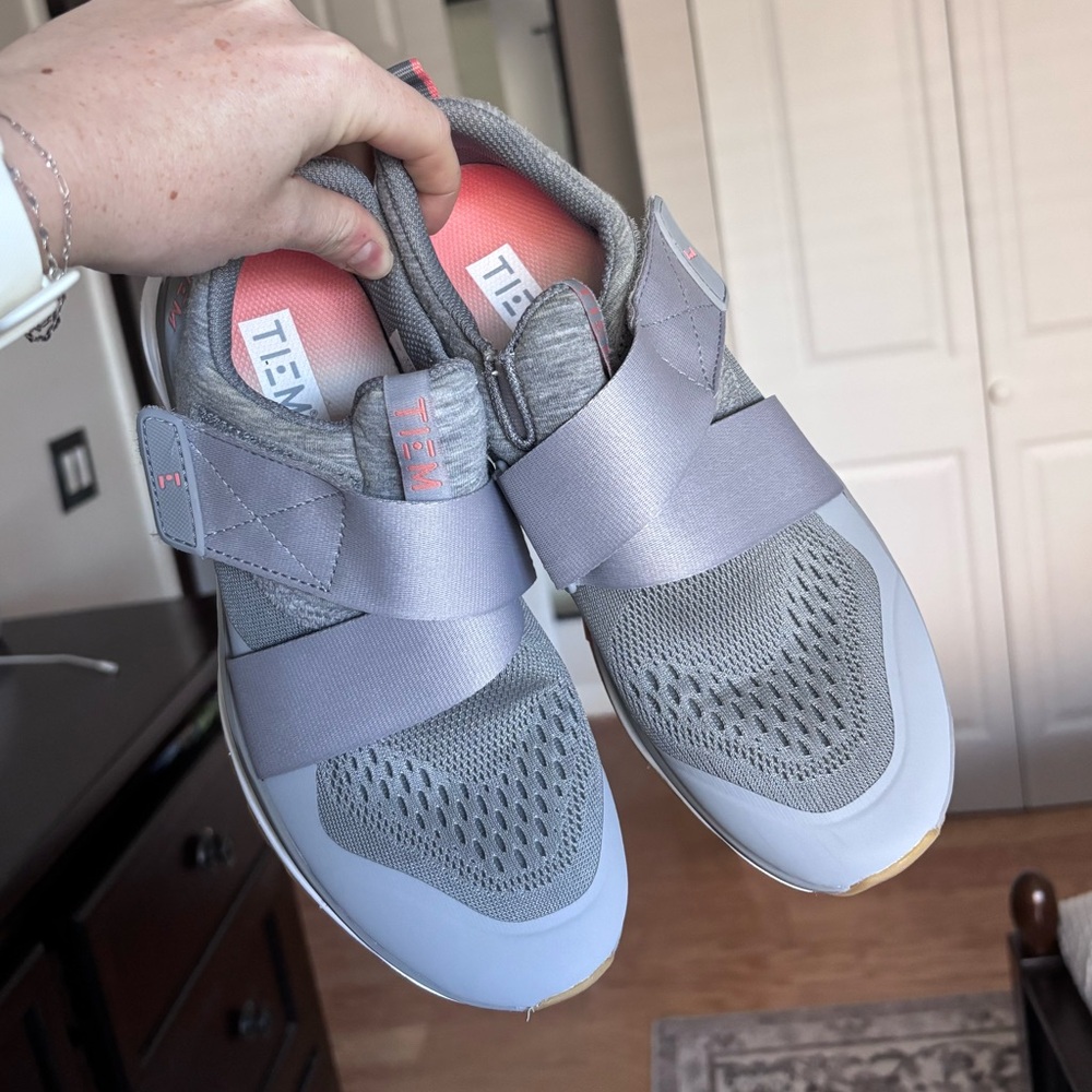 Tiems Spin Shoes - Slipstream Lunar Grey - comes with cleats - Picture 5 of 9
